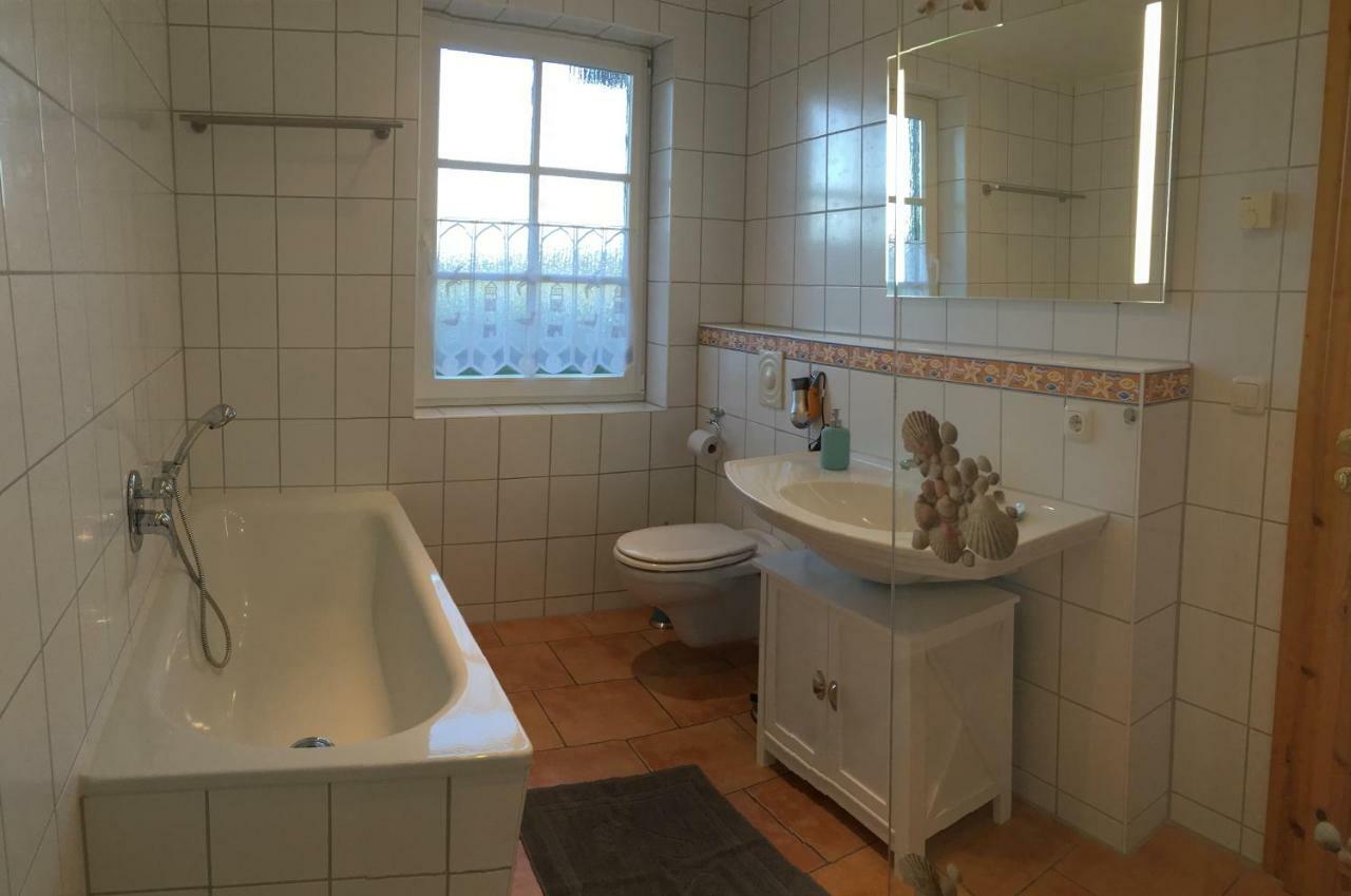 Haus Hugo Zingstアパートメント エクステリア 写真